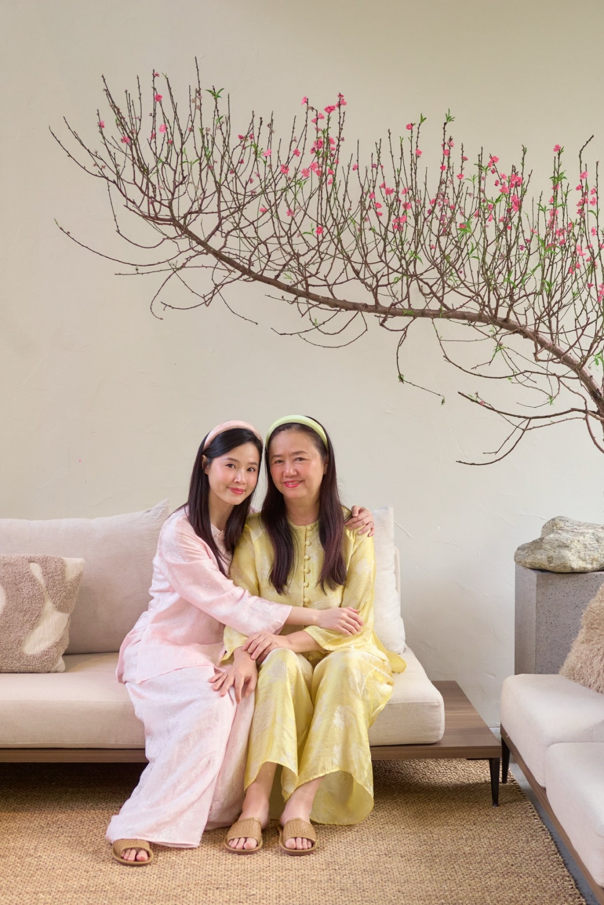 Biệt thự ngập hoa đón Tết của Midu - Ảnh 2.