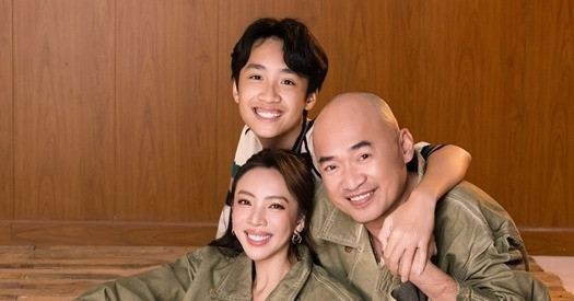 Đêm giao thừa trên sân thượng của cặp nghệ sĩ Tiến Luật - Thu Trang