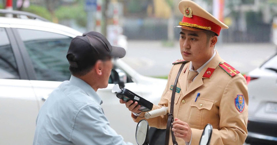 Hơn 800 trường hợp vi phạm nồng độ cồn bị xử lý trong trưa mùng 1 Tết Bính Ngọ