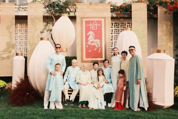 Khoảnh khắc sum vầy bên người thân của sao Việt ngày mùng 1 Tết - 3