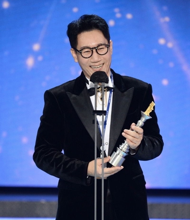 01   Ji Suk Jin.jpg