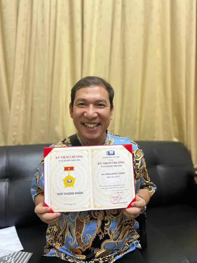 Quang Thắng phim 'Tết này ai đến xông nhà' ngày ấy - bây giờ - Ảnh 3.