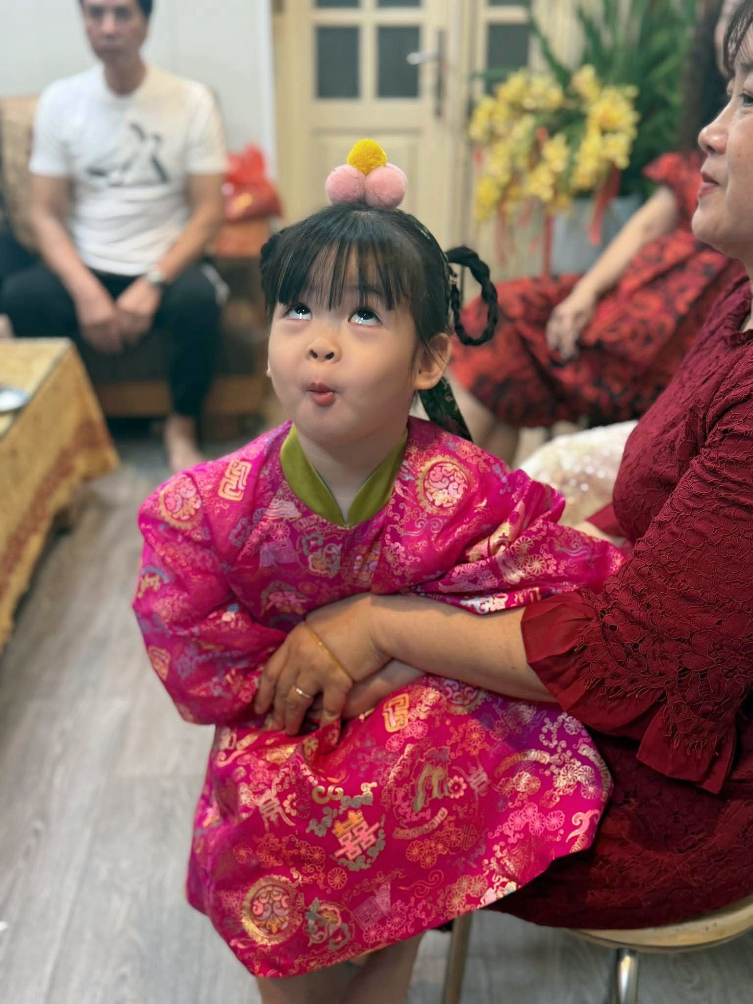 Biểu cảm tấu hài đáng yêu của con gái Đỗ Mỹ Linh - Ảnh 7.