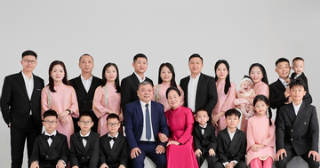 Bố mẹ ở Nghệ An sinh 5 con gái, 5 chàng rể đưa cả gia đình về ngoại đón Tết