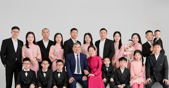 Bố mẹ ở Nghệ An sinh 5 con gái, 5 chàng rể đưa cả gia đình về ngoại đón Tết