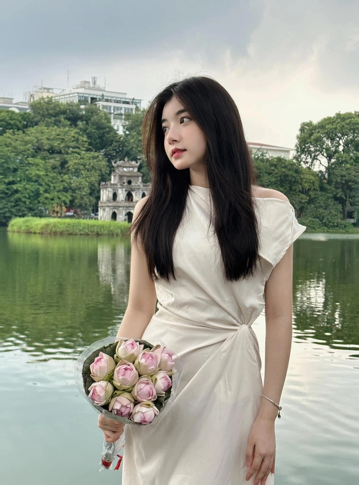 Quỳnh Trương có vẻ ngoài xinh đẹp, ngọt ngào.