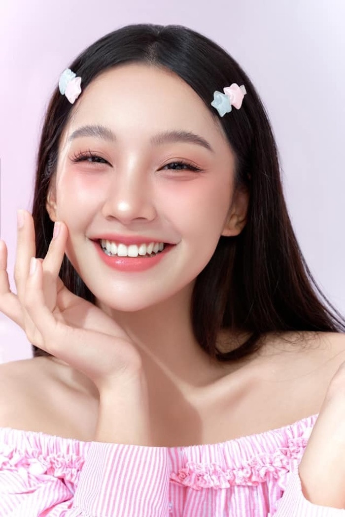 Ceri Thu Hà sở hữu nhan sắc ngọt ngào, phong cách đa dạng, cuốn hút.