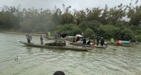 Lật thuyền chở 7 người trong một gia đình vào mùng 3 Tết, 2 người tử vong