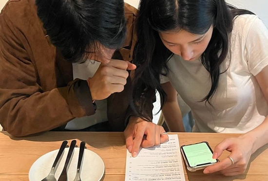 'Lương tháng bao nhiêu rồi?' - Vì sao bạn không nên công khai thu nhập với họ hàng