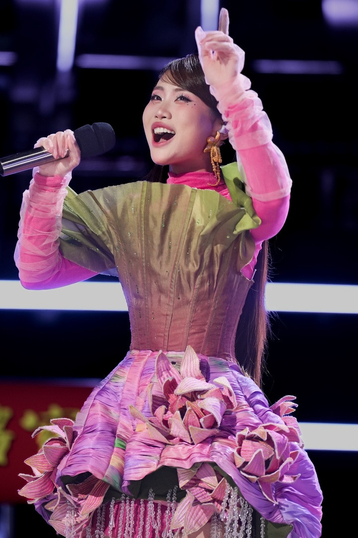 Phương Mỹ Chi gây sốt tại Sing!Asia với hình ảnh đậm chất Việt