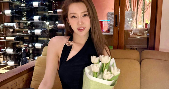 Nhan sắc đời thường của Thúy Ngân gây chú ý quốc tế