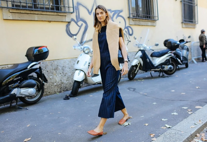 Giày búp bê với thiết kế tối giản, thoải mái và dễ phối, đang dần lấy lại vị thế