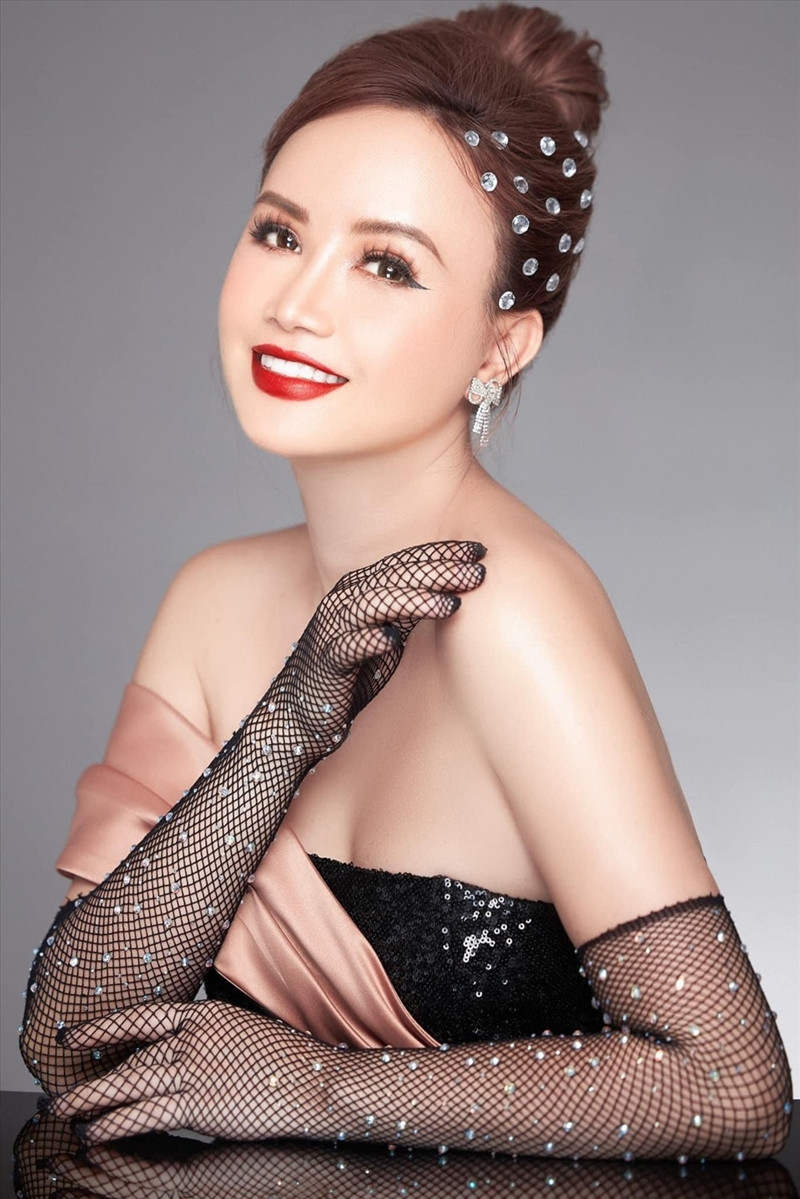 10 Bóng Hồng Lận Đận Tình Duyên Nhất Showbiz Việt, Có Người Tới 4 Đời Chồng 01 Hoang Yen.jpg