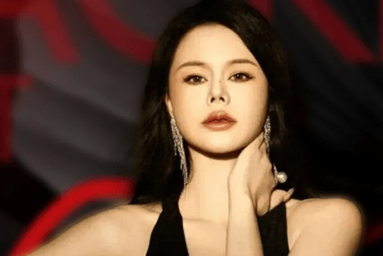 Bán khóa học tán tỉnh đàn ông, cựu nhân viên ngân hàng thu về hơn 90 tỷ và vô số 'gạch đá'