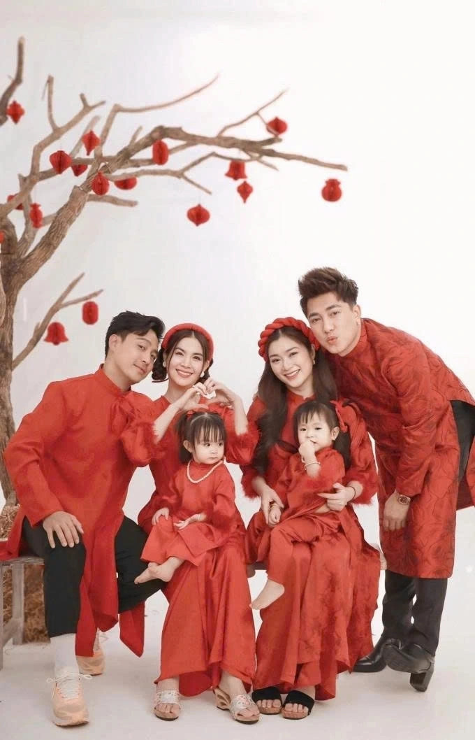 sao viet 2 2 diem my 9x khoe voc dang nuot na hinh anh 3