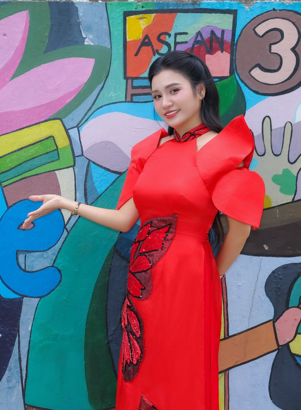 MC Thanh Mai nổi bật với áo dài Tết truyền thống và hiện đại năm 2026 - Ảnh 12.