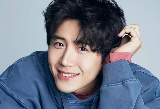 Mỹ nam cứ có phim hot là dính scandal chấn động