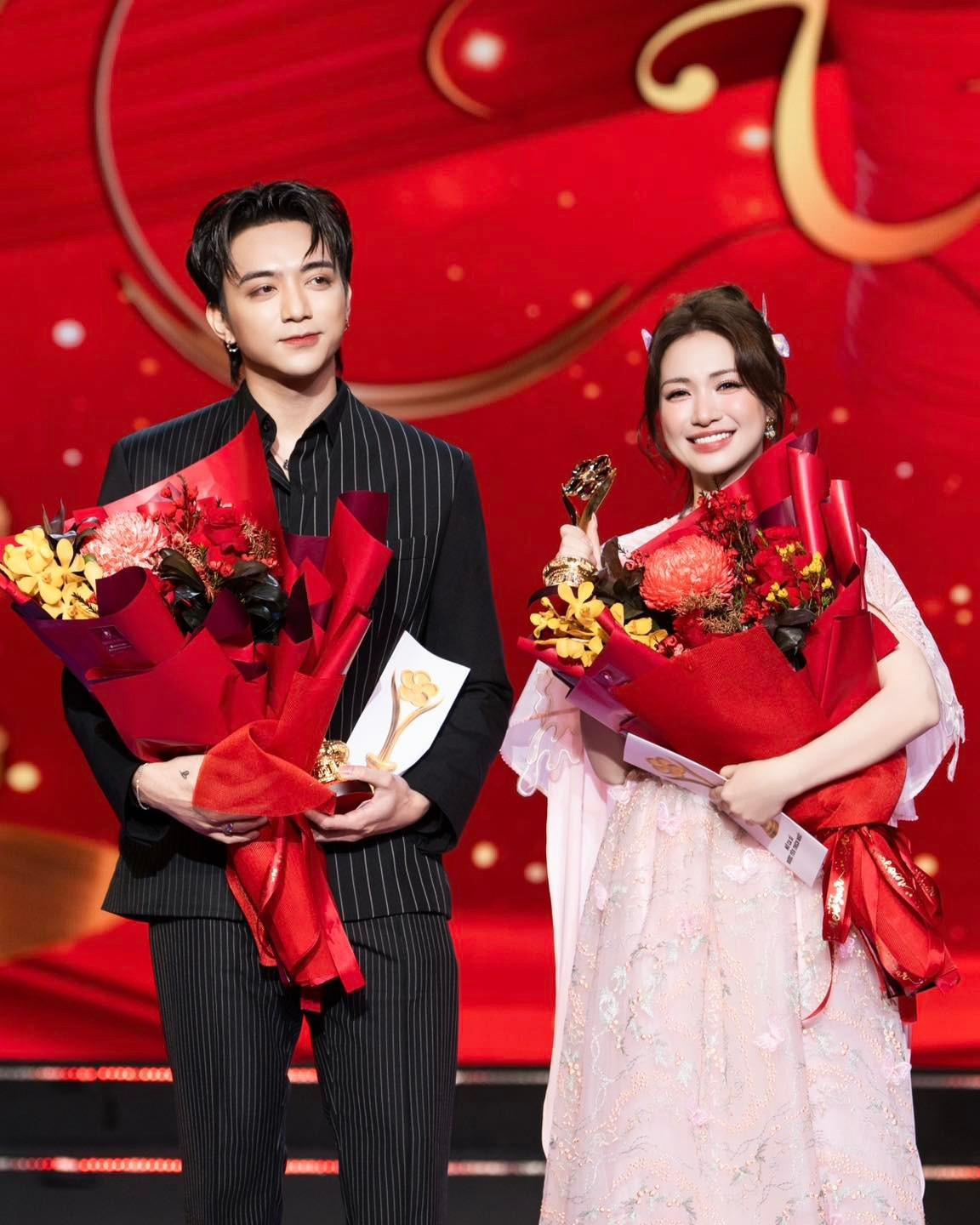 Sân Khấu Trao Giải Và Câu Chuyện Spotlight Từ Vụ Trấn Thành, Hòa Minzy 624306253-1443478867135759-1685546519514002066-N.jpg