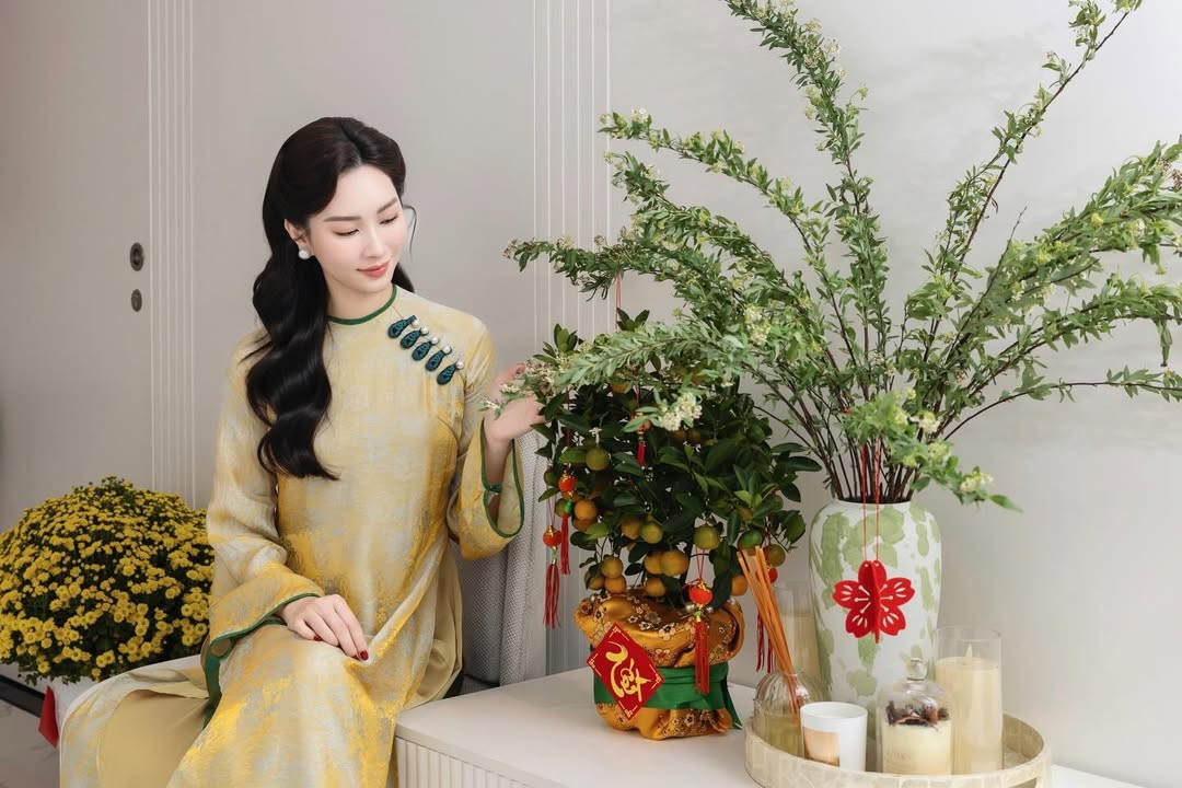 Hoa hậu Đặng Thu Thảo thả nhẹ vài tấm ảnh mùng 3 Tết mà ai cũng phải xuýt xoa - Ảnh 1.