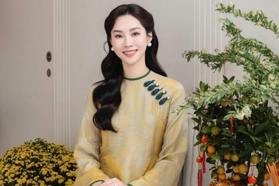 Hoa hậu Đặng Thu Thảo thả nhẹ vài tấm ảnh mùng 3 Tết mà ai cũng phải xuýt xoa