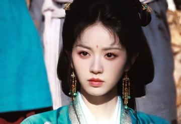 Mỹ nhân đẹp nhất mùng 3 Tết đây rồi: Visual cao sang quyền quý, trời sinh ngậm thìa vàng trong miệng