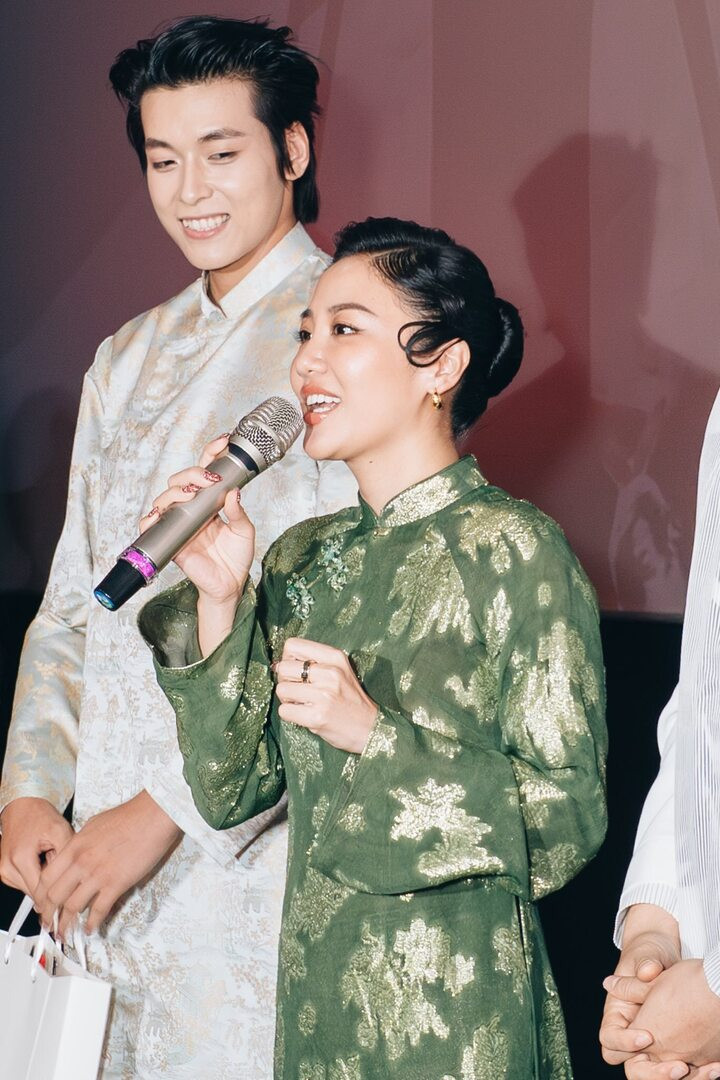 Tuy nhiên, cách Văn Mai Hương thể hiện đã tạo thêm chiều sâu cho vai diễn.Hải Lan không chỉ có phần bốc đồng mà còn biết im lặng, biết tổn thương và bộc lộ những khoảng lặng rất đàn bà.