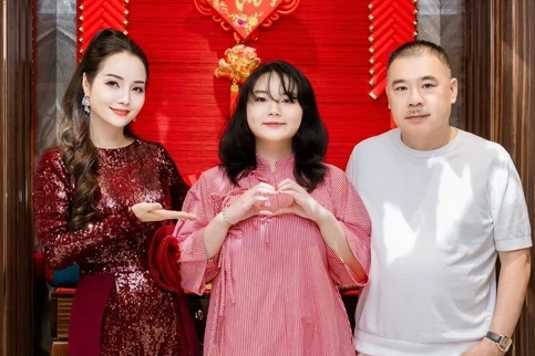 Tết ấm áp trong vòng tay nội - ngoại của gia đình Mai Thu Huyền