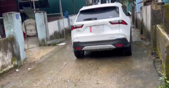 Vụ đỗ ô tô chắn ngõ trong ngày Tết ở Hà Tĩnh: Cục CSGT lên tiếng