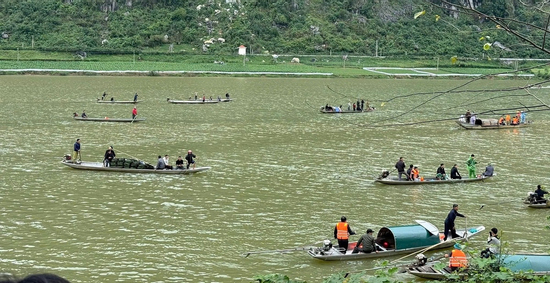 Vụ lật thuyền 4 người chết và mất tích: Huy động gần 200 người tìm kiếm nạn nhân