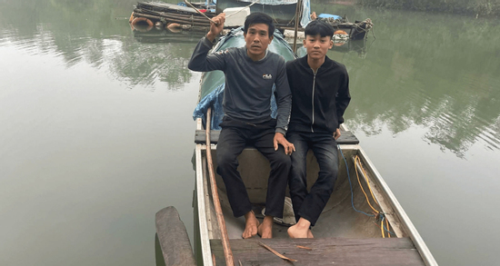 Cha con người đàn ông mắc ung thư kể phút cứu người vụ lật thuyền ngày Tết