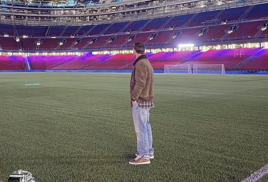 Messi vừa cho Ronaldo 'hít khói'