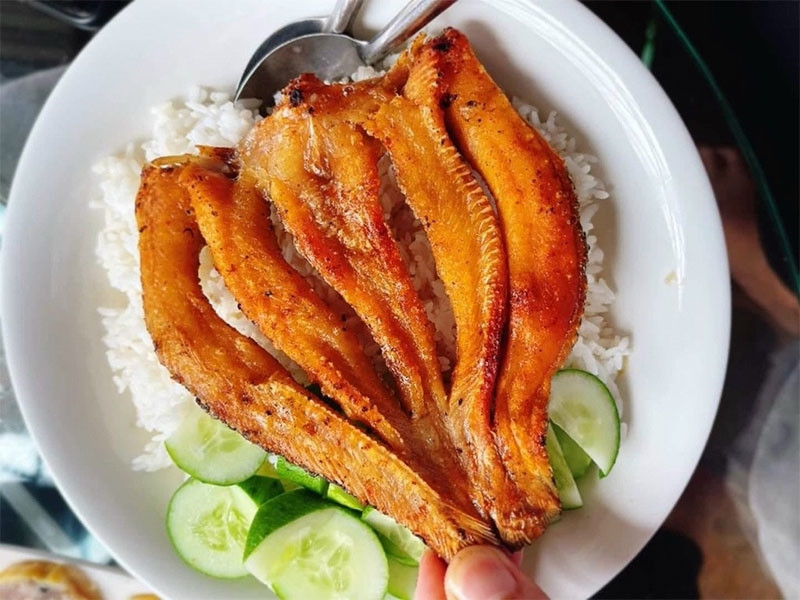 Món cá khô Hoài Linh yêu thích: Đặc sản Việt đơn giản mà ngon năm 2026 - Ảnh 3.