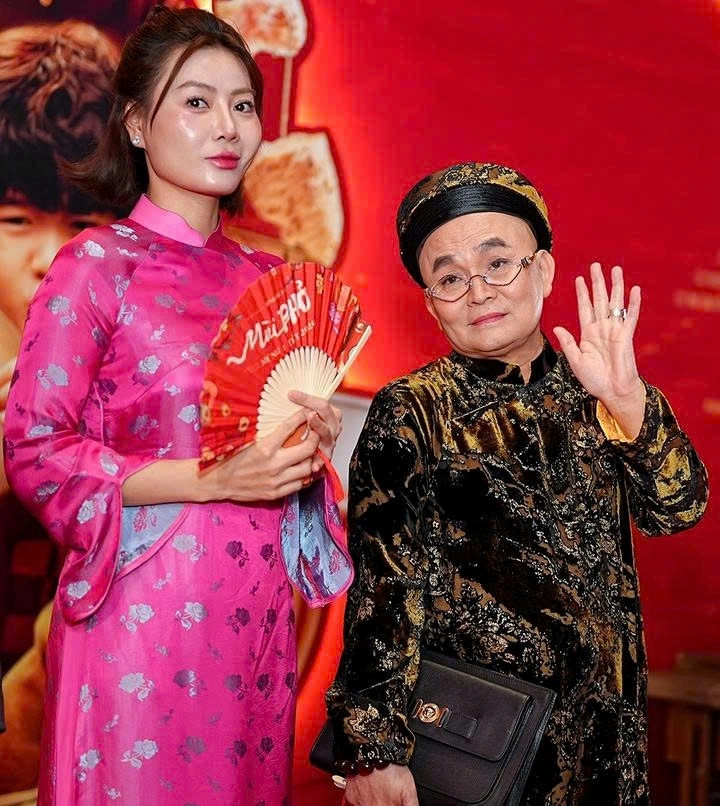 nhan sac nu dien vien dong cung voi nghe si xuan hinh trong mui pho hinh anh 1