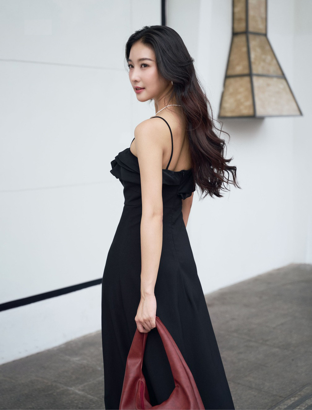 Những mẫu Thời trang du Xuân ấn tượng cho ngày Tết thêm rực rỡ - Ảnh 4.