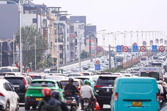 Thủ tướng: Không để ùn tắc kéo dài trên tuyến đường vào trung tâm Hà Nội, TP.HCM