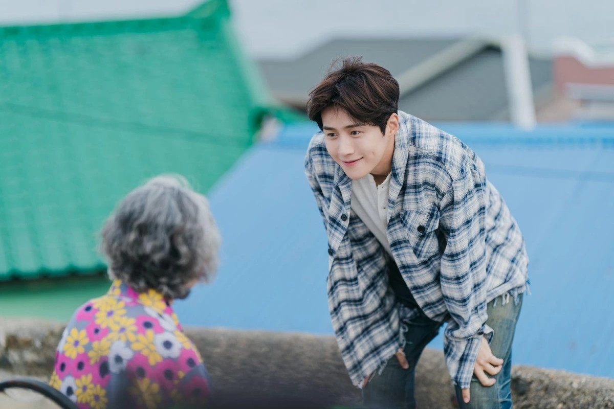 vi sao kim seon ho duoc goi la hinh mau ban trai quoc dan the he moi hinh anh 1