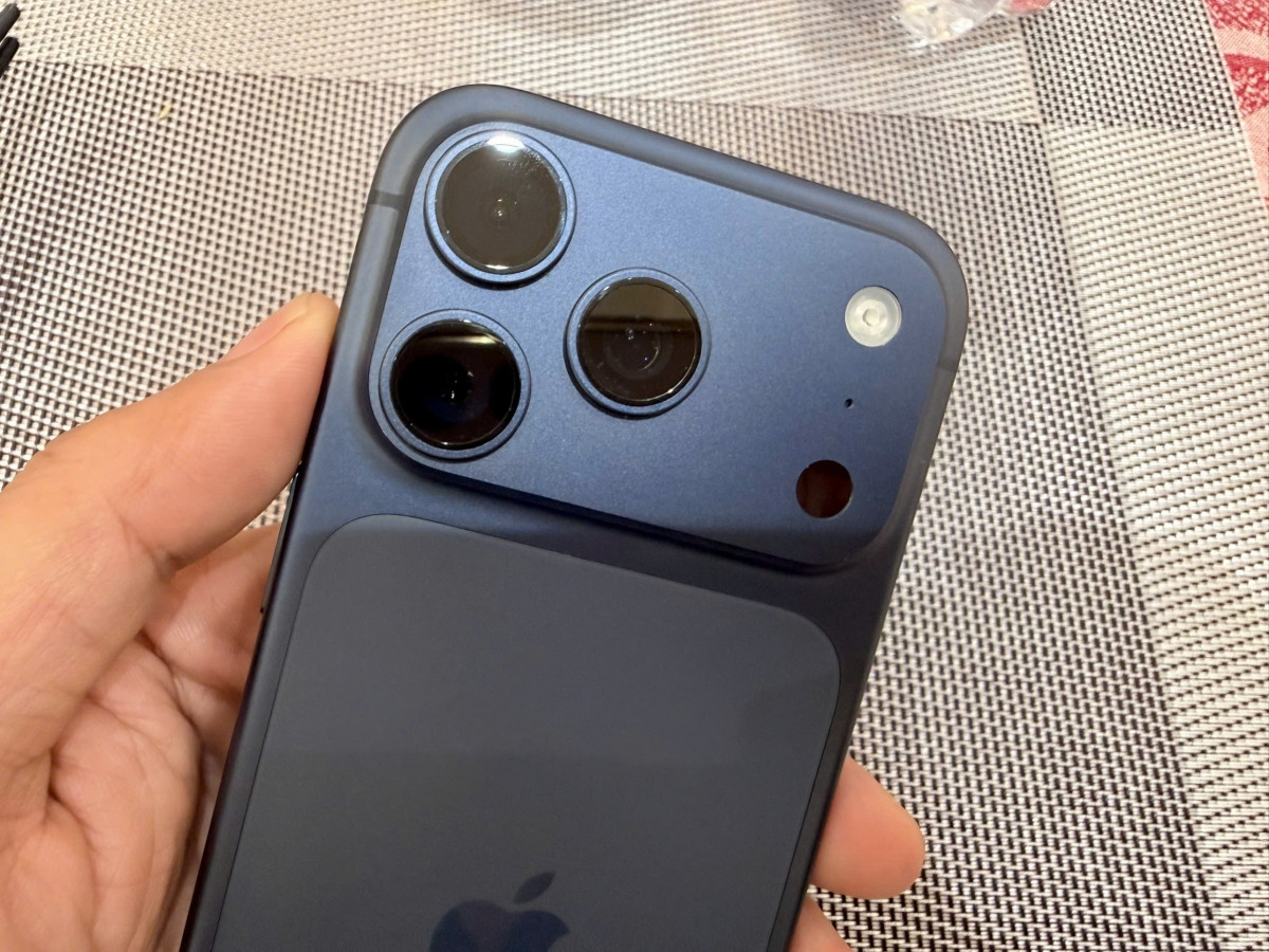 khong phai vi che, nguoi dung van o at ban iphone 17 pro max hinh anh 1