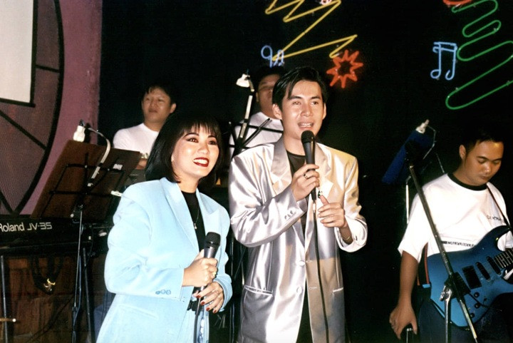 Nam ca sĩ từng mua 4 cây vàng/ngày, giờ sống độc thân trong dinh cơ tiền tỷ - 1