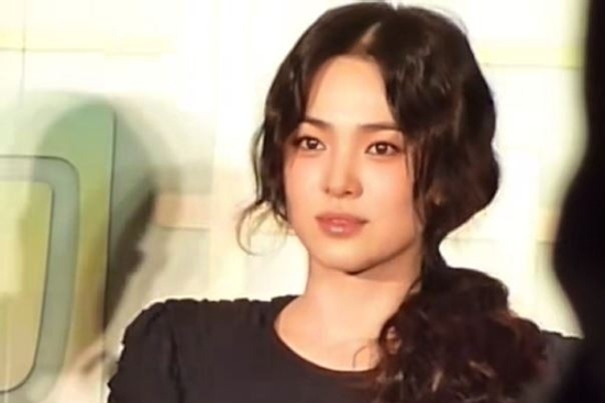 Nhan sắc Song Hye Kyo thời yêu Hyun Bin gây sốt trở lại, 16 năm trời trôi đi mà như hôm qua với hôm nay