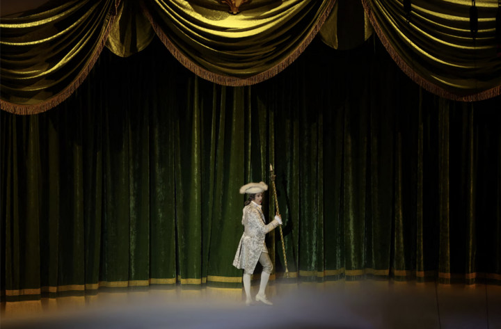 Nghệ sĩ biểu diễn trong phần mở màn lễ bế mạc.