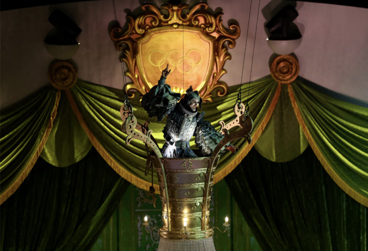 Các nghệ sĩ biểu diễn trong lễ bế mạc.