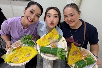 Phương Mỹ Chi mê mẩn món bánh ở chợ quê từng nhiều lần lọt top món ngon nhất thế giới