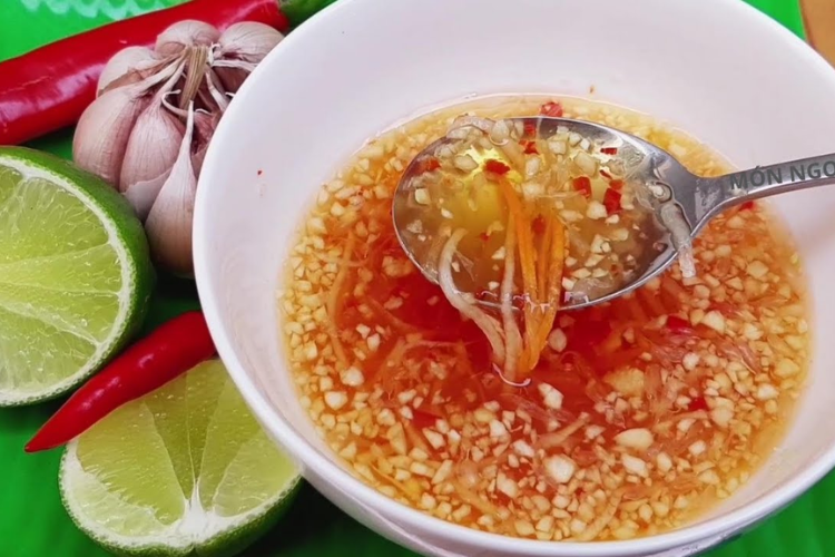 Phương Mỹ Chi mê mẩn món bánh ở chợ quê từng nhiều lần lọt top món ngon nhất thế giới - Ảnh 5.