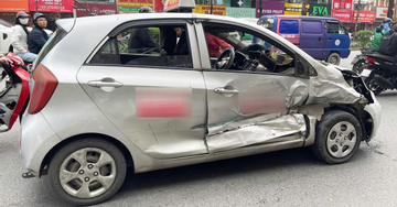 Truy tìm tài xế ô tô tông xe khác trên phố ở Hà Nội rồi bỏ chạy