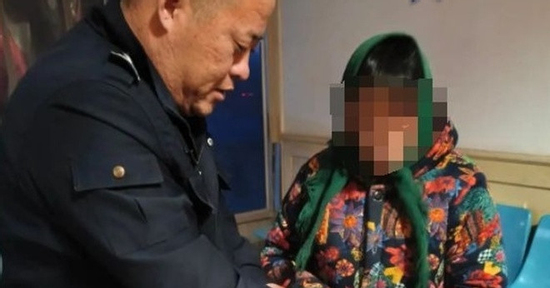 Chiếc tủ lạnh cũ bị bán phế liệu, mẹ giục con trai gọi công an