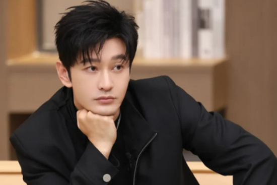 Huỳnh Hiểu Minh bất ngờ vạch trần chiêu trò trên thảm đỏ của nghệ sĩ