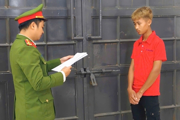 Khởi tố 2 thanh thiếu niên cướp giật tài sản của học sinh