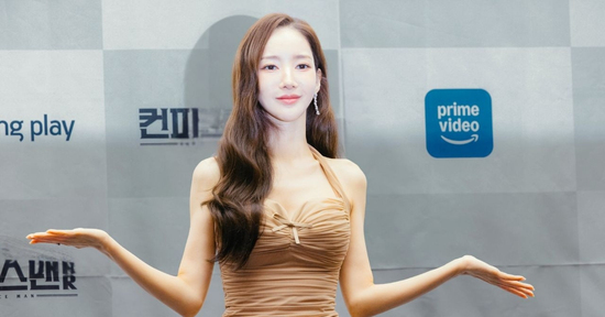 'Thư ký Kim' Park Min Young nhịn ăn, ngày uống 3 lít nước