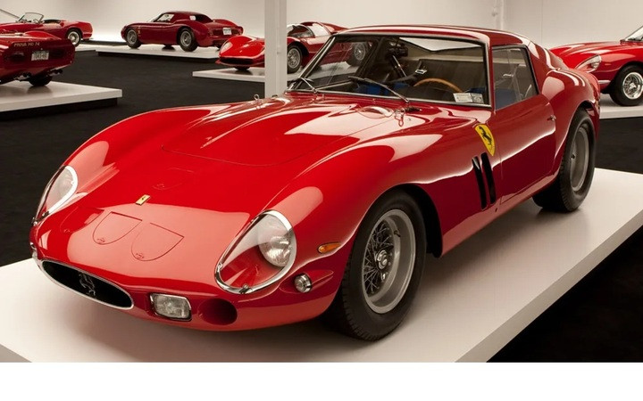 Vị tỷ phú này cũng sở hữu 1 chiếc Ferrari 250 GTO. (Ảnh: robbreport)