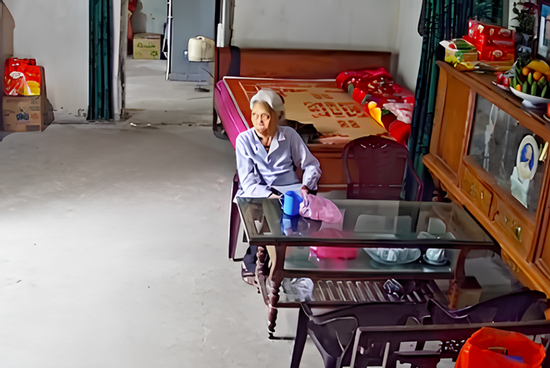 Cảnh cụ bà cô độc trong căn nhà rộng sau Tết khiến dân mạng rưng rưng